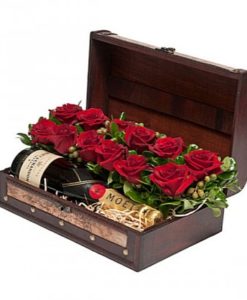 1.Καλάθια με ποτά κρασιά λουλούδια