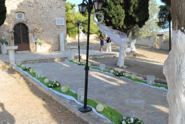 Στολισμός γάμου Καλοκαιρινος σε γραφικο ξωκλησι , διακόσμηση γάμου ,ιδέες γιά γάμο,Προσφορά στολισμός γάμου,γαμήλια διακόσμηση,γαμος