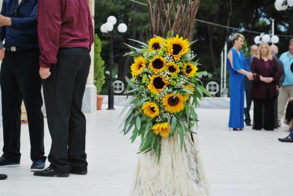 Στολισμός γάμου μέ ήλιους