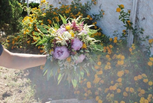 Νυφική ανθοδέσμη,Νυφικές ανθοδέσμες και γαμήλια μπουκέτα, CHIC ΚΑΛΟΚΑΙΡΙΝΟΣ ΓΑΜΟΣ σέ γραφικό ξωκλήσι,chic μποεμ γάμος στην παραλια ,BOHO ΓΑΜΟΣ ΔΙΠΛΑ ΣΤΗ ΘΑΛΑΣΣΑ,Summer wedding,funky ανθοδέσμη
