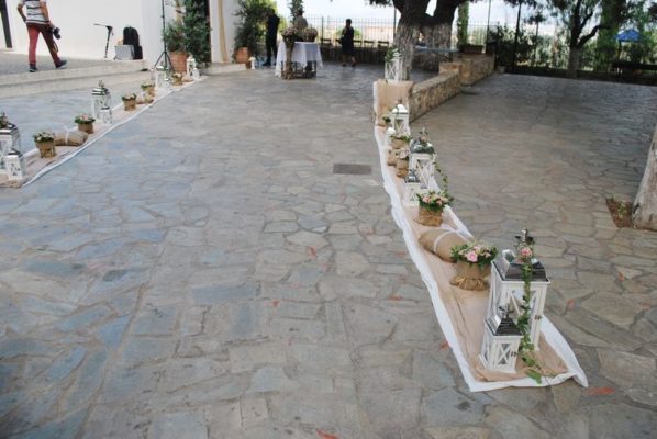 ΣΤΟΛΙΣΜΟΣ ΓΑΜΟΥ Ανθοσυνθέσεις, Ιδέες γάμου, Γαμήλια δεξίωση, Διακοσμητικά για γάμους, εξωτερικός στολισμός γάμου στην εκκλησία, Στολισμός Γάμου Vintage,γαμηλια διακοσμηση