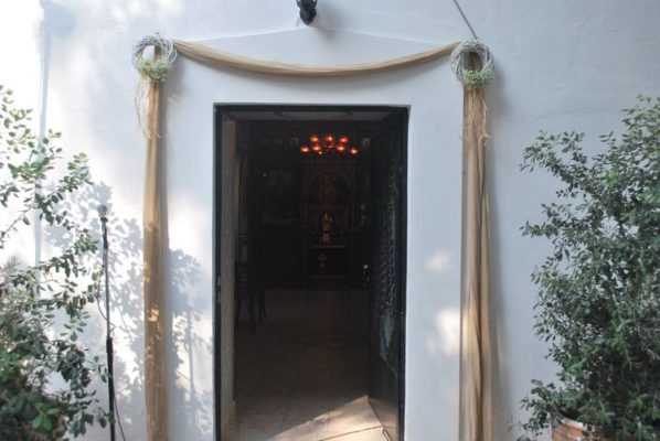 ΣΤΟΛΙΣΜΟΣ ΓΑΜΟΥ Ανθοσυνθέσεις, Ιδέες γάμου, Γαμήλια δεξίωση, Διακοσμητικά για γάμους, εξωτερικός στολισμός γάμου στην εκκλησία, Στολισμός Γάμου Vintage,γαμηλια διακοσμηση