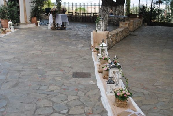 ΣΤΟΛΙΣΜΟΣ ΓΑΜΟΥ Ανθοσυνθέσεις, Ιδέες γάμου, Γαμήλια δεξίωση, Διακοσμητικά για γάμους, εξωτερικός στολισμός γάμου στην εκκλησία, Στολισμός Γάμου Vintage,γαμηλια διακοσμηση