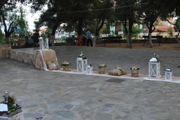 ΣΤΟΛΙΣΜΟΣ ΓΑΜΟΥ Ανθοσυνθέσεις, Ιδέες γάμου, Γαμήλια δεξίωση, Διακοσμητικά για γάμους, εξωτερικός στολισμός γάμου στην εκκλησία, Στολισμός Γάμου Vintage,γαμηλια διακοσμηση