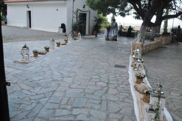 ΣΤΟΛΙΣΜΟΣ ΓΑΜΟΥ Ανθοσυνθέσεις, Ιδέες γάμου, Γαμήλια δεξίωση, Διακοσμητικά για γάμους, εξωτερικός στολισμός γάμου στην εκκλησία, Στολισμός Γάμου Vintage,γαμηλια διακοσμηση