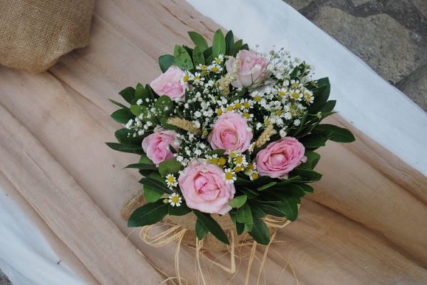 ΣΤΟΛΙΣΜΟΣ ΓΑΜΟΥ Ανθοσυνθέσεις, Ιδέες γάμου, Γαμήλια δεξίωση, Διακοσμητικά για γάμους, εξωτερικός στολισμός γάμου στην εκκλησία, Στολισμός Γάμου Vintage,γαμηλια διακοσμηση