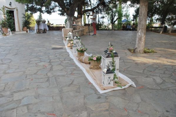 ΣΤΟΛΙΣΜΟΣ ΓΑΜΟΥ Ανθοσυνθέσεις, Ιδέες γάμου, Γαμήλια δεξίωση, Διακοσμητικά για γάμους, εξωτερικός στολισμός γάμου στην εκκλησία, Στολισμός Γάμου Vintage,γαμηλια διακοσμηση