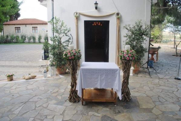 ΣΤΟΛΙΣΜΟΣ ΓΑΜΟΥ Ανθοσυνθέσεις, Ιδέες γάμου, Γαμήλια δεξίωση, Διακοσμητικά για γάμους, εξωτερικός στολισμός γάμου στην εκκλησία, Στολισμός Γάμου Vintage,γαμηλια διακοσμηση