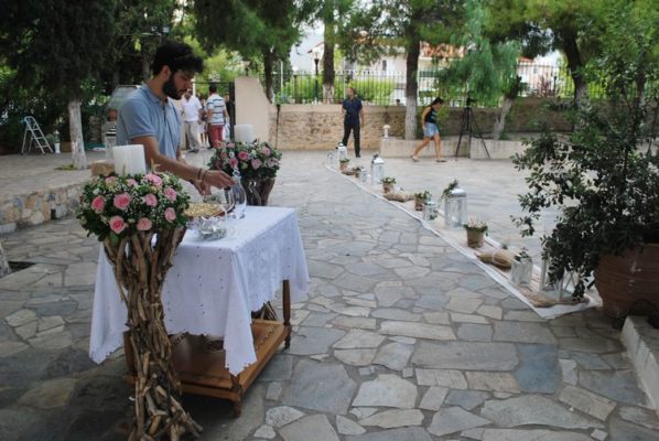 ΣΤΟΛΙΣΜΟΣ ΓΑΜΟΥ Ανθοσυνθέσεις, Ιδέες γάμου, Γαμήλια δεξίωση, Διακοσμητικά για γάμους, εξωτερικός στολισμός γάμου στην εκκλησία, Στολισμός Γάμου Vintage,γαμηλια διακοσμηση