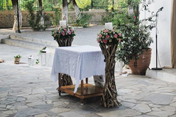 ΣΤΟΛΙΣΜΟΣ ΓΑΜΟΥ Ανθοσυνθέσεις, Ιδέες γάμου, Γαμήλια δεξίωση, Διακοσμητικά για γάμους, εξωτερικός στολισμός γάμου στην εκκλησία, Στολισμός Γάμου Vintage,γαμηλια διακοσμηση