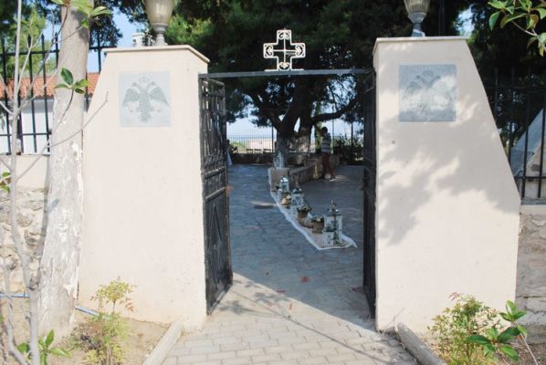 ΣΤΟΛΙΣΜΟΣ ΓΑΜΟΥ Ανθοσυνθέσεις, Ιδέες γάμου, Γαμήλια δεξίωση, Διακοσμητικά για γάμους, εξωτερικός στολισμός γάμου στην εκκλησία, Στολισμός Γάμου Vintage,γαμηλια διακοσμηση