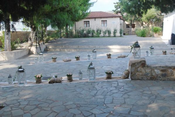 ΣΤΟΛΙΣΜΟΣ ΓΑΜΟΥ Ανθοσυνθέσεις, Ιδέες γάμου, Γαμήλια δεξίωση, Διακοσμητικά για γάμους, εξωτερικός στολισμός γάμου στην εκκλησία, Στολισμός Γάμου Vintage,γαμηλια διακοσμηση