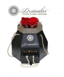 κουτι με τριανταφυλλα,τριανταφυλλα σε κουτια, λουλούδια σε κουτί δώρου,Λουλούδια σε κουτιά,Βελούδινα κουτι