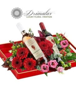 ανθοπωλειο συνθέσεις με ποτά, και κρασιά λουλούδια, σοκολάτες, εταιρικό δώρο